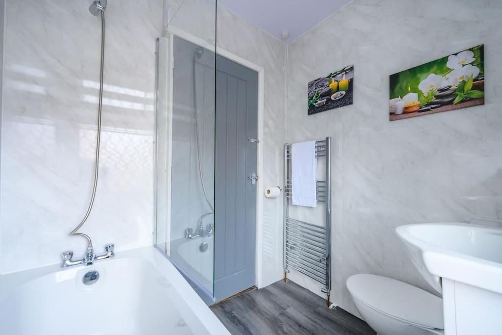 -16Pt- For Your Relaxed & Cosy Stay & Free Parking Лидс Экстерьер фото